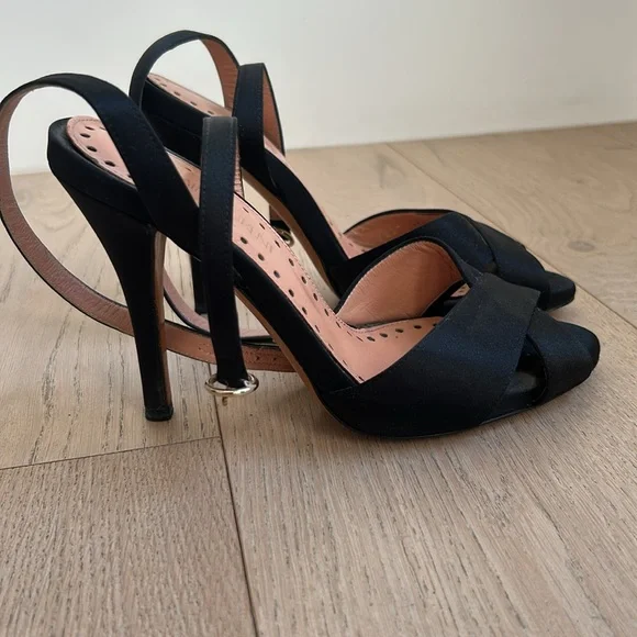 Yves Saint Laurent open toe heels - Picture 3 of 5